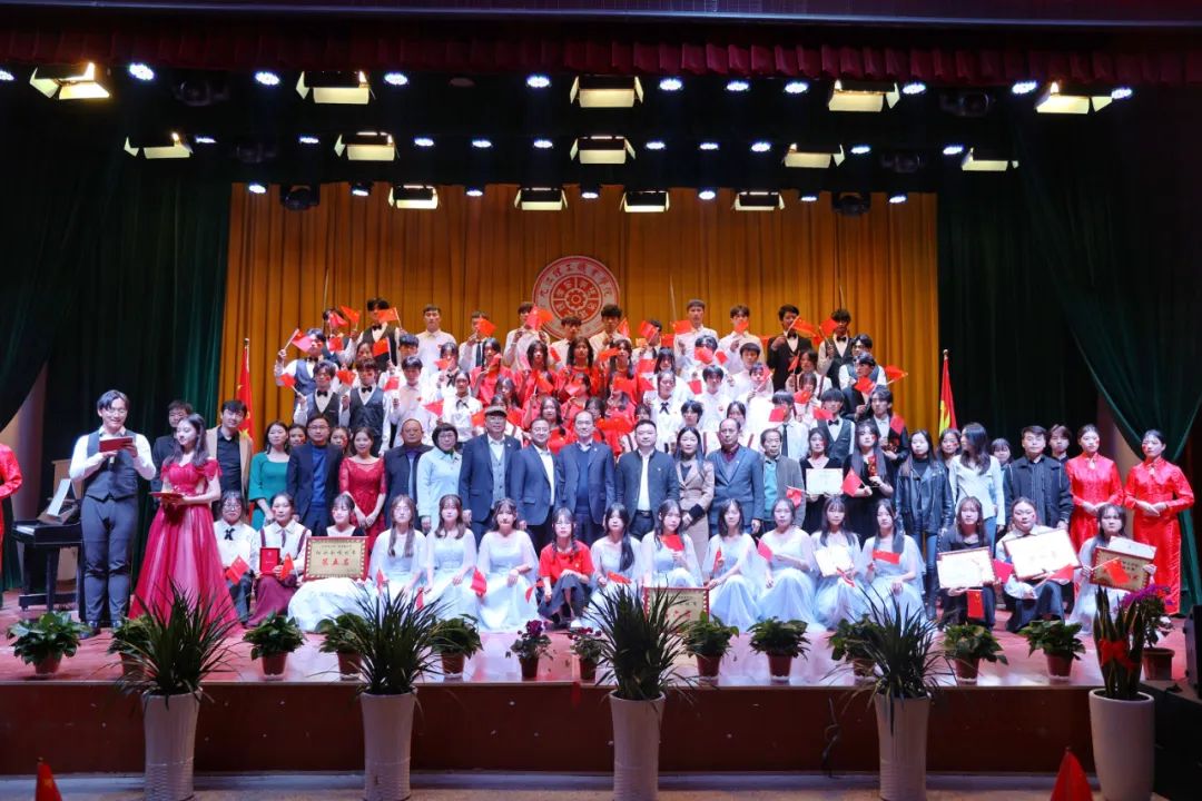 1669018718642576.jpg 1669018718642576.jpg